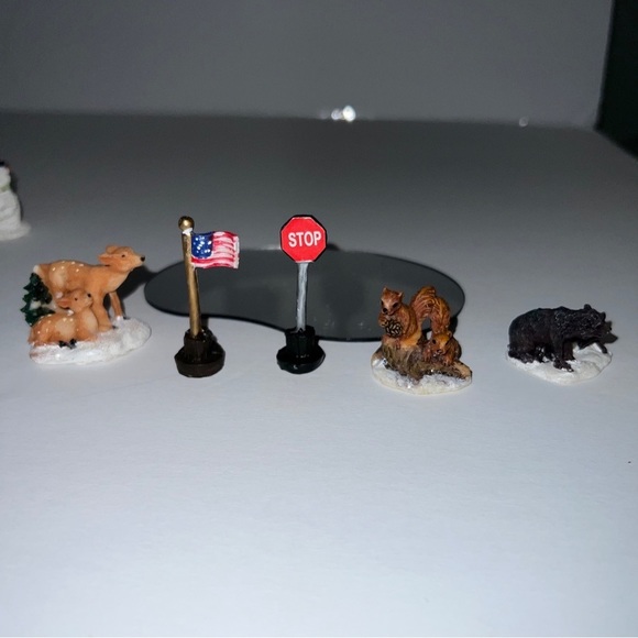 Cobblestone Corners 2002 Boat Dock + Christmas Village Figurines unbranded 27pcs - Picture 4 of 11